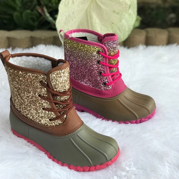 HOST PICK X2 **GIRLS GOLD GLITTER DUCK BOOTS - Picture 6 of 8